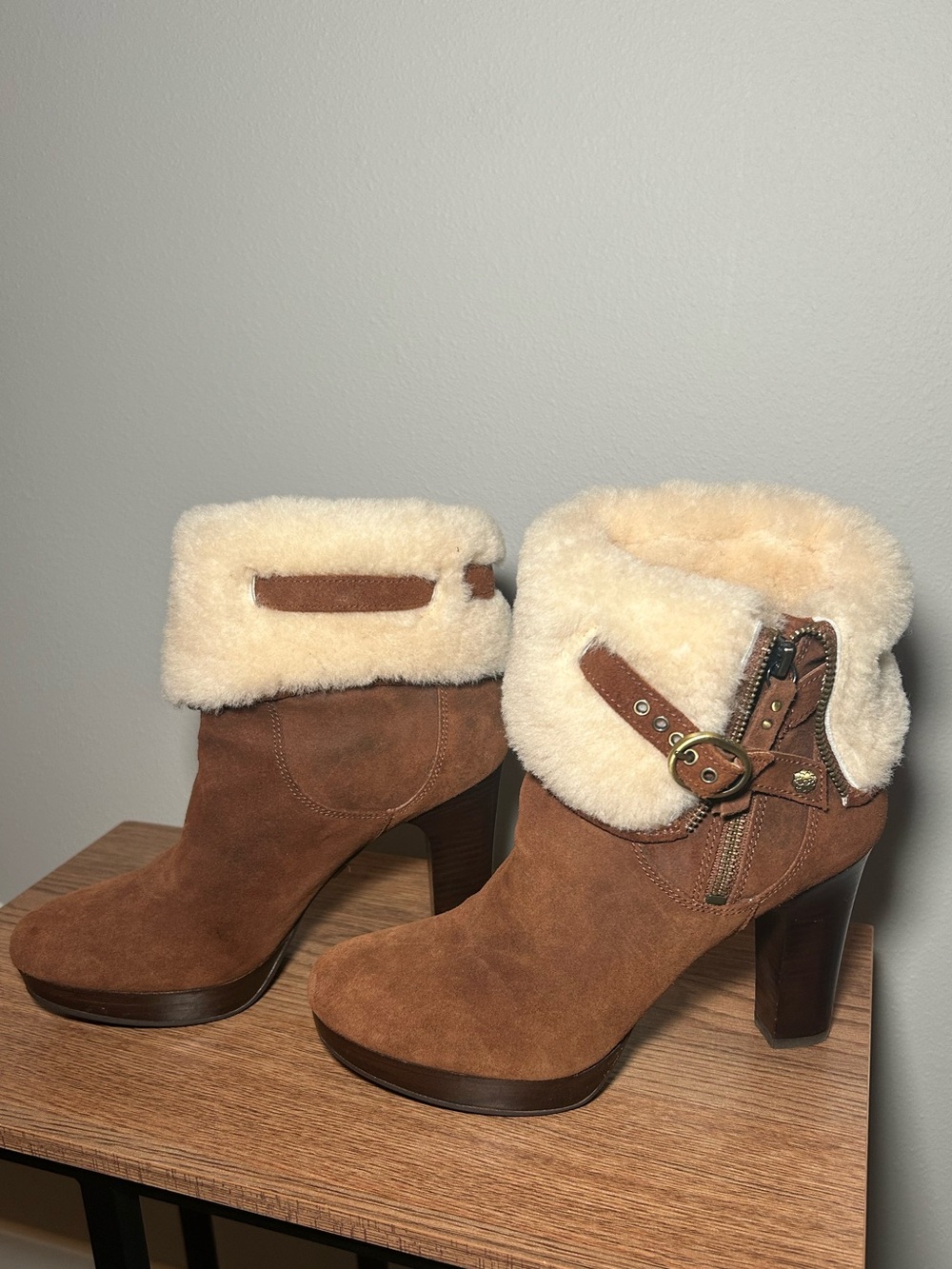 UGG Scarlett Chestnut Suede Shearling Heeled Boots Size 8